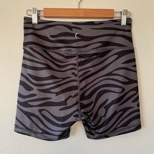 Zyia | Gray Safari Light n Tight Hustle Shorts 4"